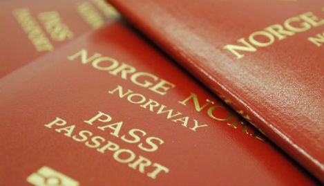 Norway mulls passport controls for refugees